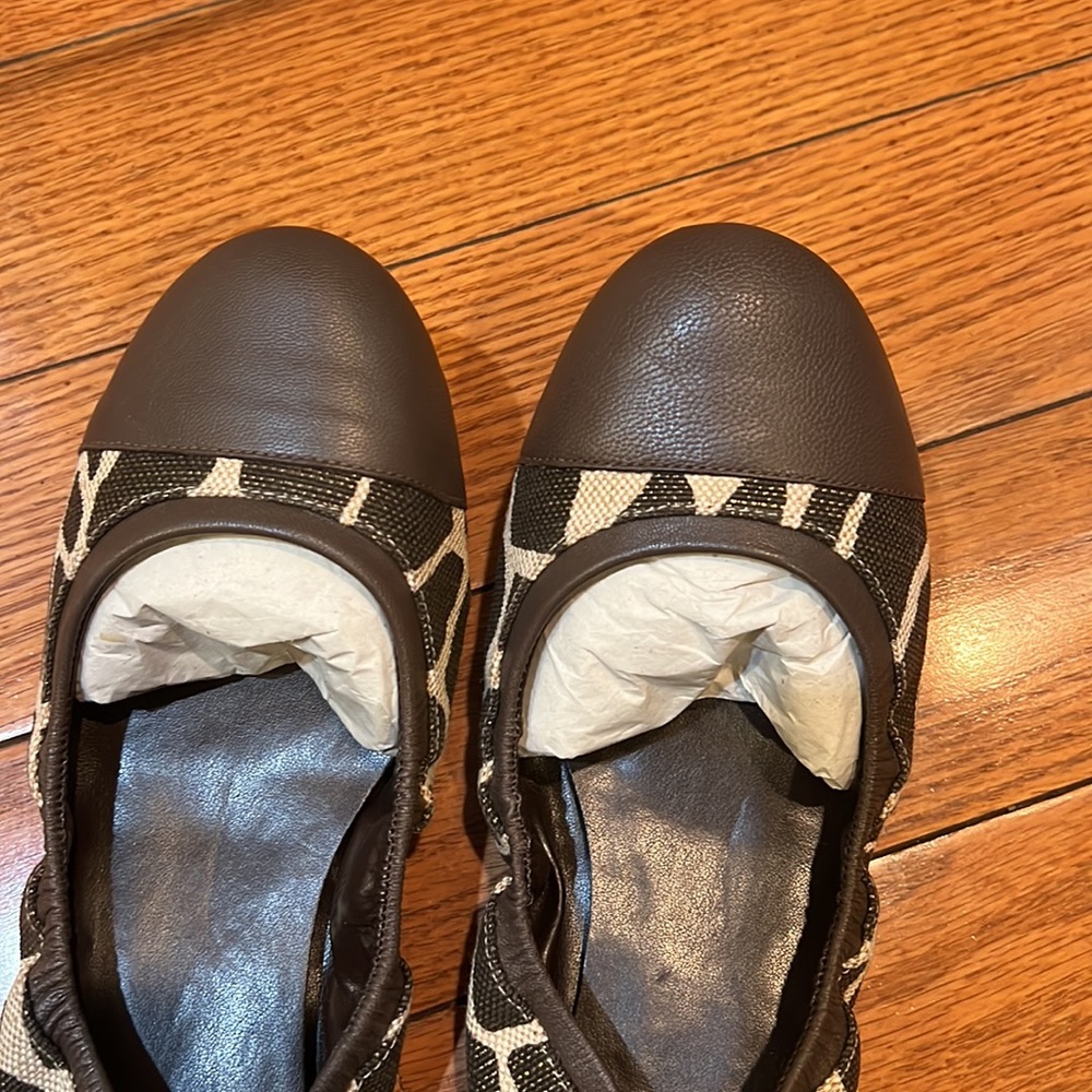 NWOT Cole Haan cap toe flat